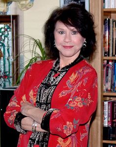 Elaine Giftos